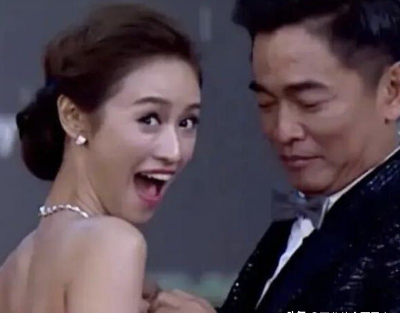 明星红毯露底(明星红毯意外又尴尬又好笑）