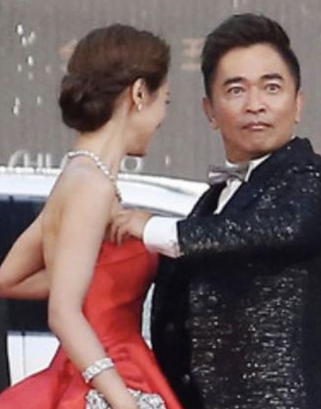 明星红毯露底(明星红毯意外又尴尬又好笑）