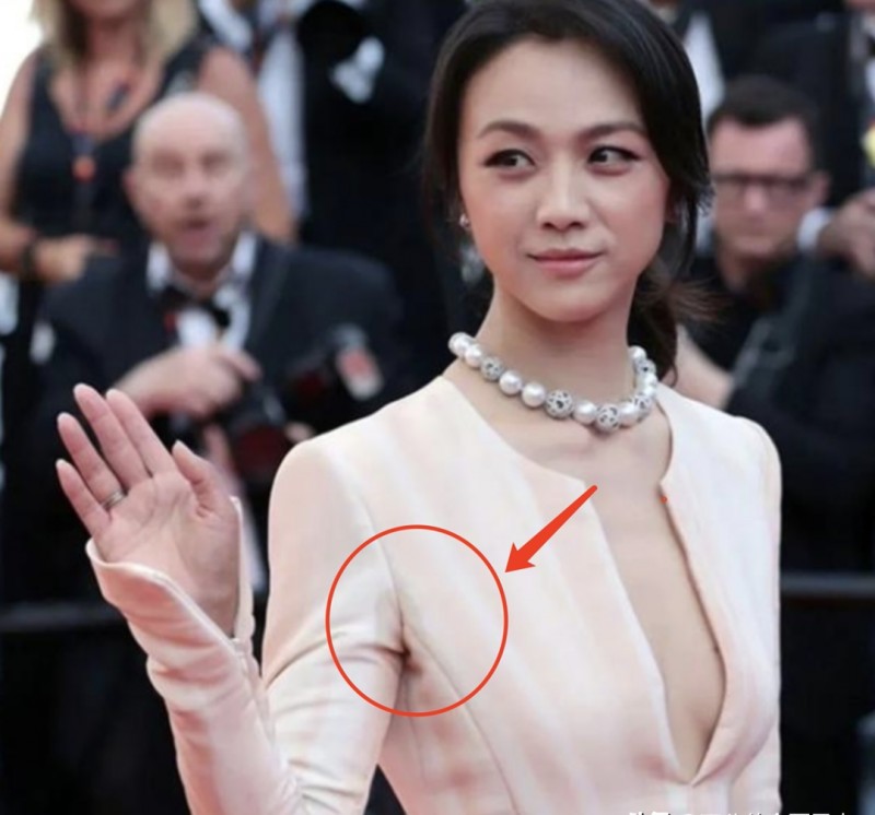 明星红毯露底(明星红毯意外又尴尬又好笑）