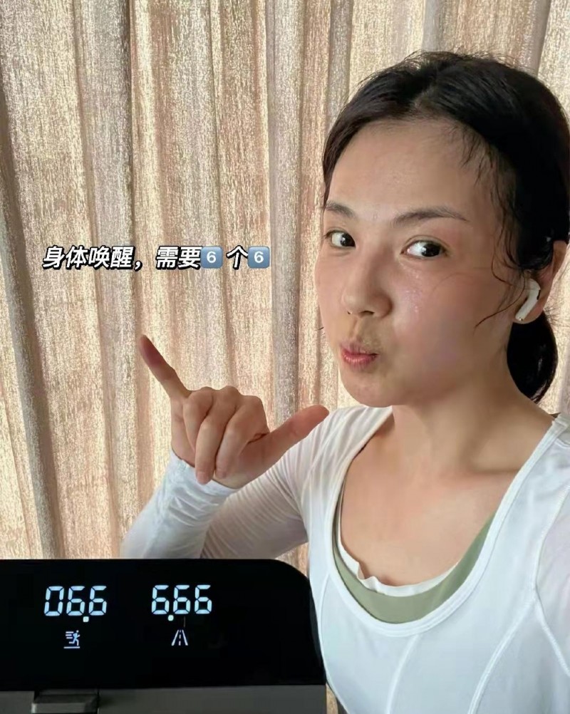 刘涛今年多大年龄了（44岁刘涛晒素颜健身照）