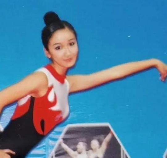 业内人士点评杨幂整容（杨幂整容动了下颚角）