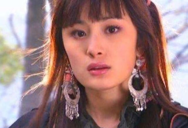 业内人士点评杨幂整容（杨幂整容动了下颚角）