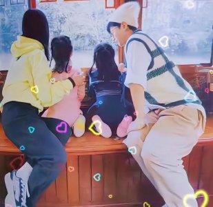 ​张杰谢娜图片高清（谢娜张杰幸福公开全家出游照）