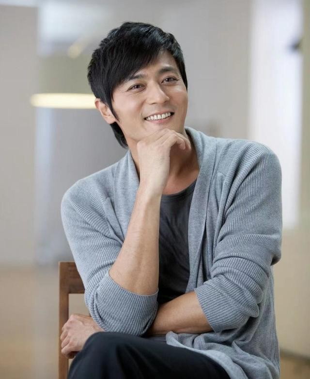 张东健高小英照片（张东健太太与子女合影曝光）