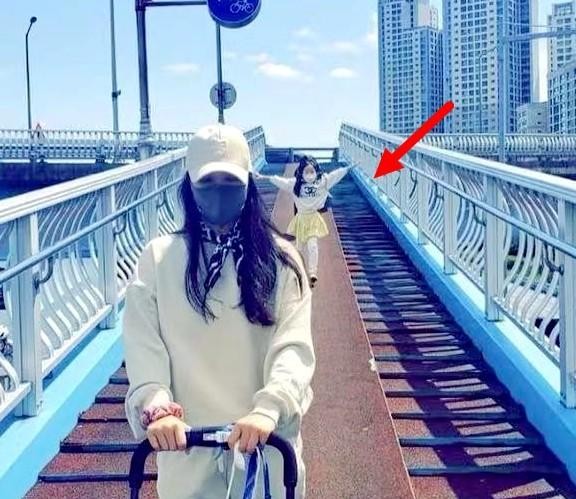 张东健高小英照片（张东健太太与子女合影曝光）