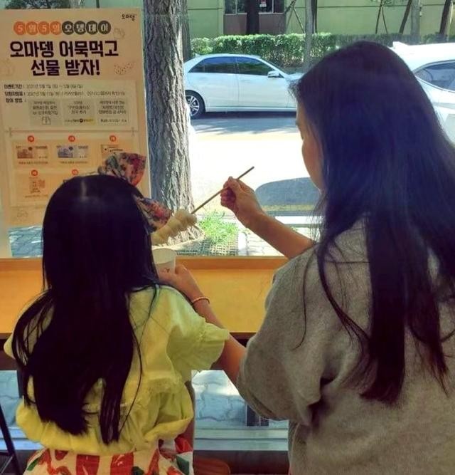 张东健高小英照片（张东健太太与子女合影曝光）