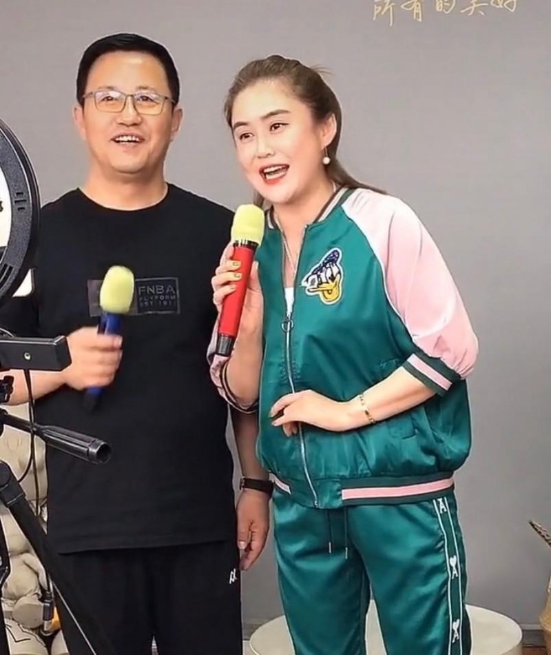 王小宝的老婆（王小宝与小19岁娇妻合作唱二人转）