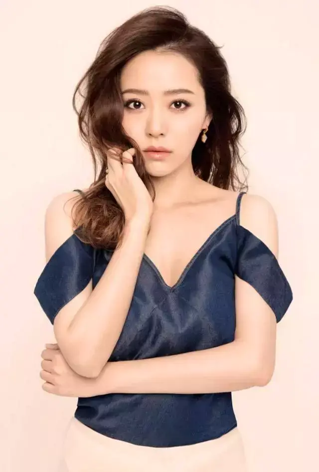 张靓颖乱入杨千嬅演唱会（张靓颖海豚音乱入）