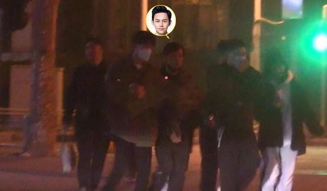 何炅结婚了吗（47岁何炅和男子当街摸脸杀）