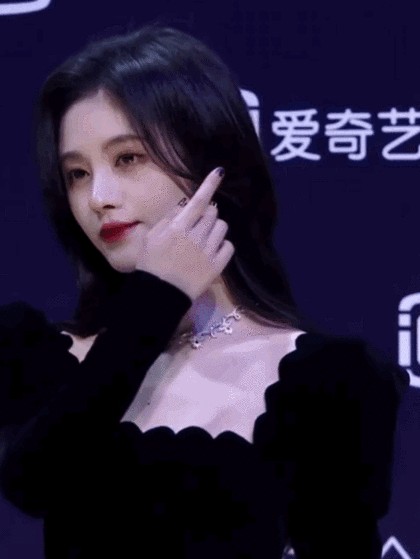 鞠婧祎整容前(四千年美女鞠婧祎整容前后差别)