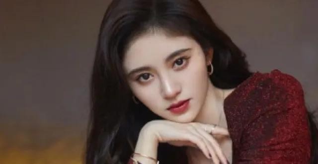 鞠婧祎整容前(四千年美女鞠婧祎整容前后差别)