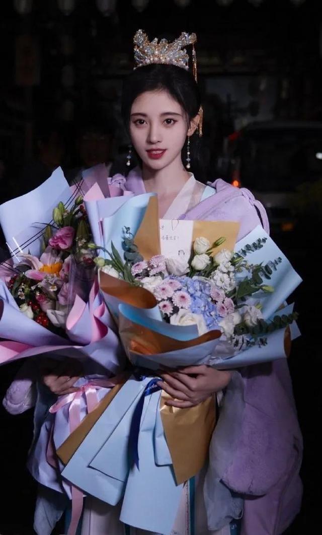 鞠婧祎整容前(四千年美女鞠婧祎整容前后差别)