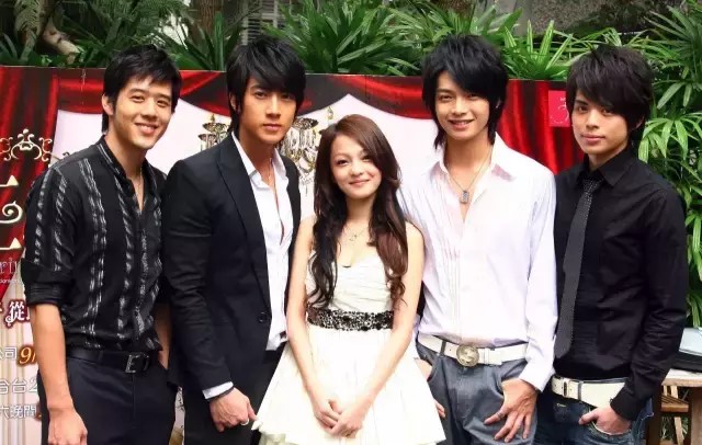 朱梓骁韩彩英电视剧（盘点7部一女N男的骑士偶像剧）