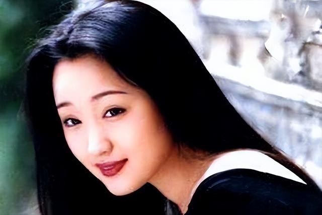 杨钰莹羞辱门（曾为爱隐退却身败名裂的杨钰莹）