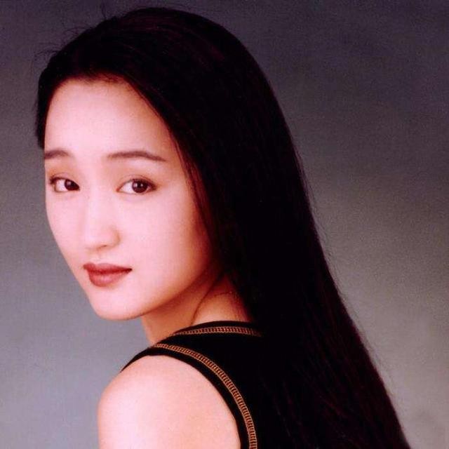 杨钰莹羞辱门（曾为爱隐退却身败名裂的杨钰莹）