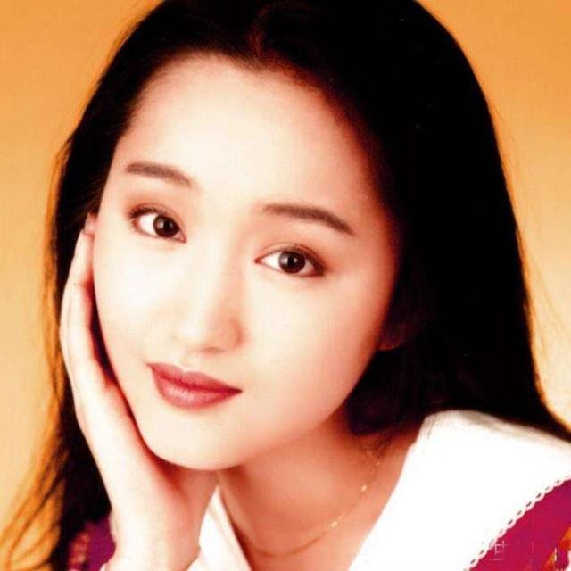 杨钰莹羞辱门（曾为爱隐退却身败名裂的杨钰莹）