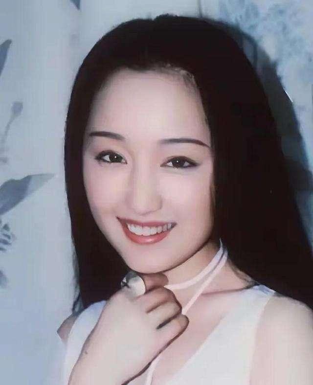 杨钰莹羞辱门（曾为爱隐退却身败名裂的杨钰莹）