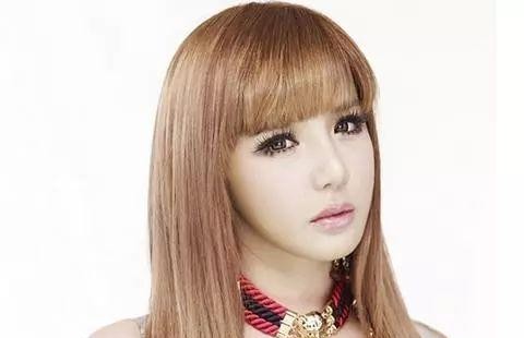 朴春承认整容是怎么回事（朴春否认整容)