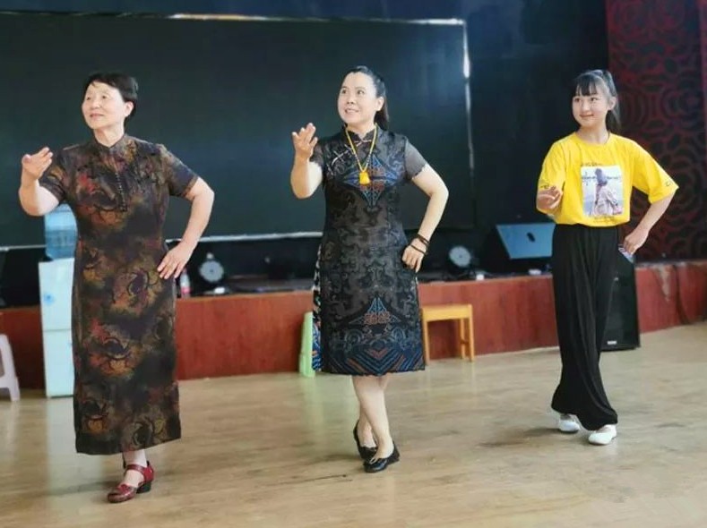 减肥操郑多燕介绍（风靡一时的多燕瘦营销模式惹质疑）