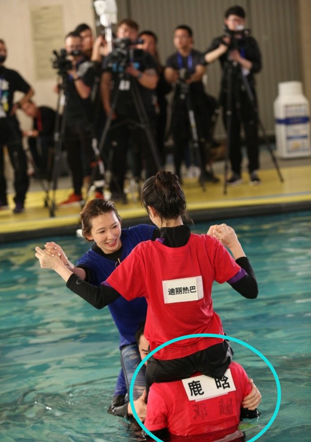 鹿晗迪丽热巴细节（狗仔为什么要蹲迪丽热巴和鹿晗）