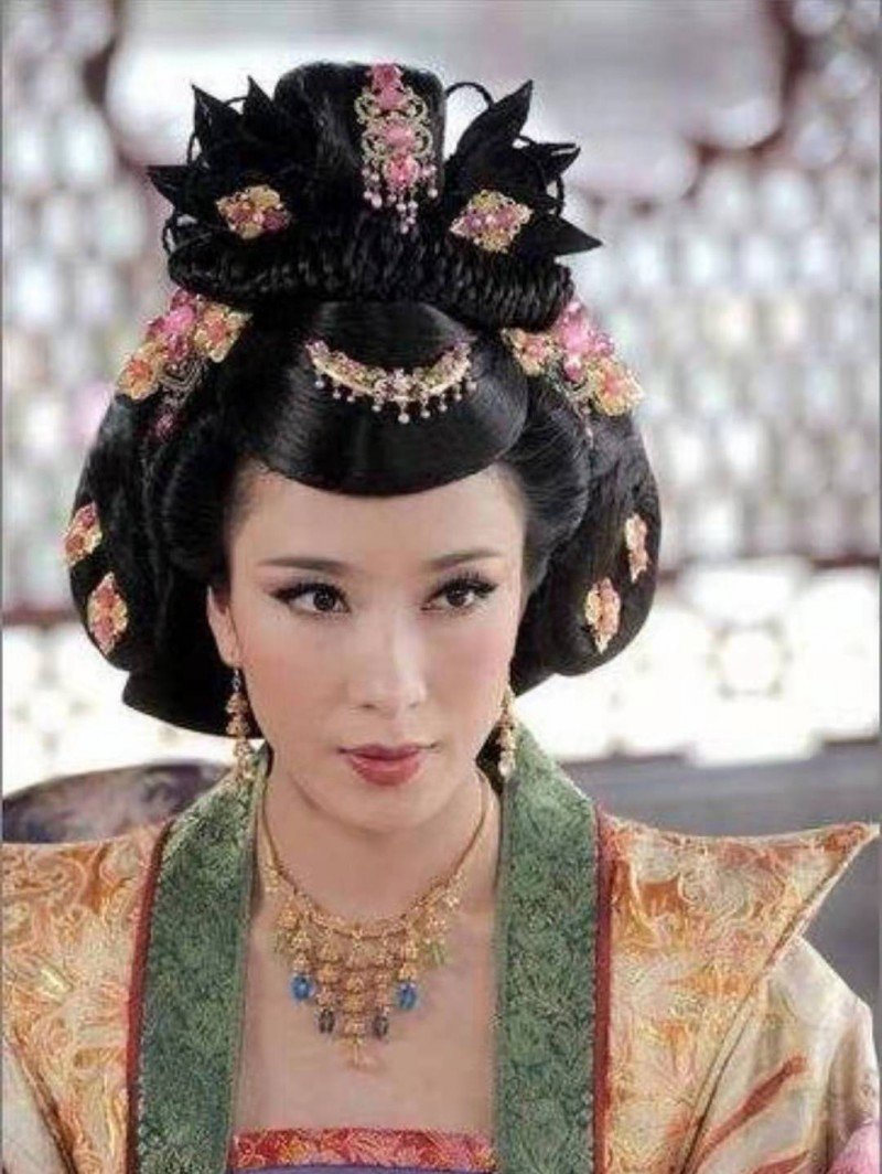 杨怡车震门事件怎么回事（龙套女王杨怡曾罗仲谦身陷车震门）