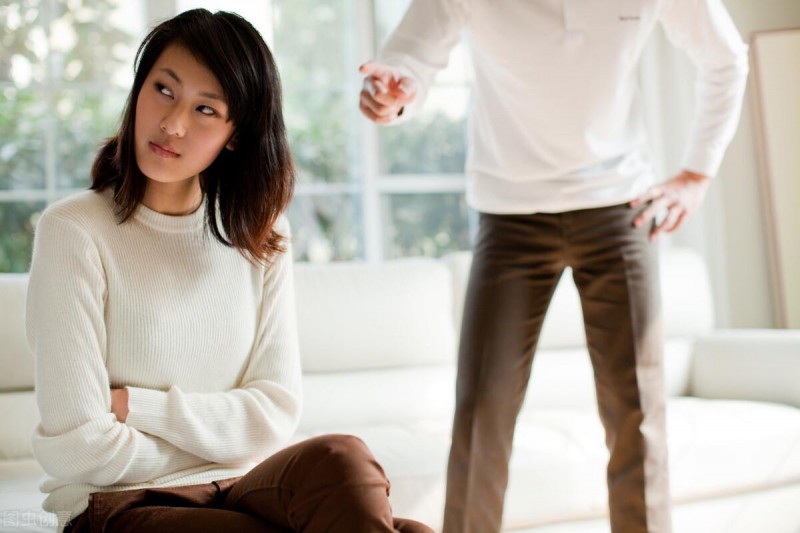 已婚女人出轨的征兆（已婚女人为何会频频出轨）