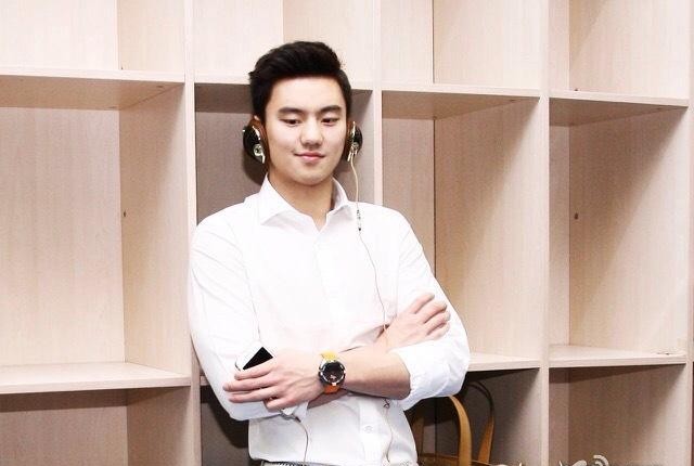 帅哥激凸照片（宁泽涛激凸被女人刷屏 ）