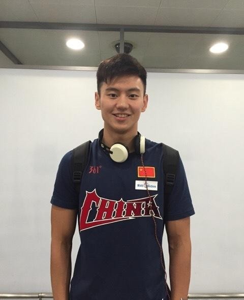 帅哥激凸照片（宁泽涛激凸被女人刷屏 ）