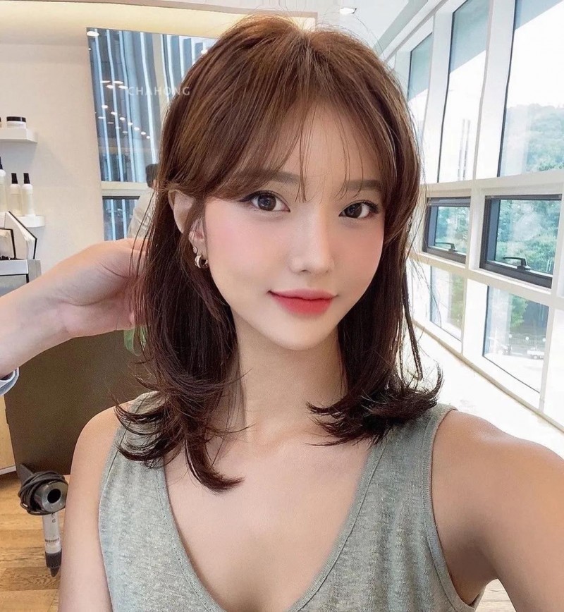 梨花头发型适合什么脸型（只剪不烫又好看的中长发）