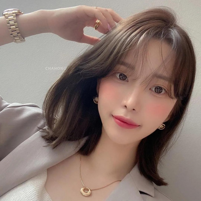 梨花头发型适合什么脸型（只剪不烫又好看的中长发）