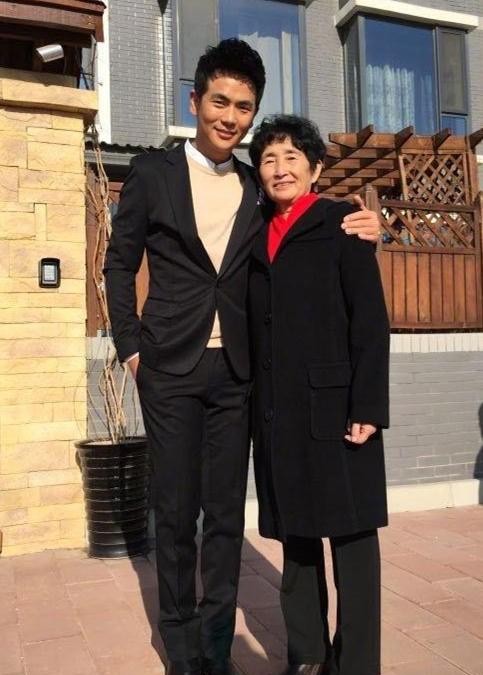 张晓龙年龄多大（甄嬛传演温太医成名的张晓龙）