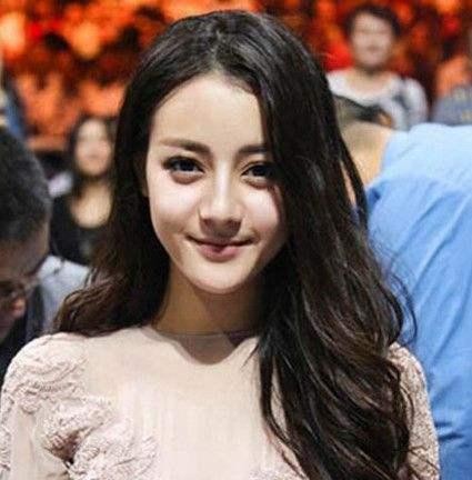 热巴被曝耍大牌经过（迪丽热巴被爆耍大牌的背后隐情）