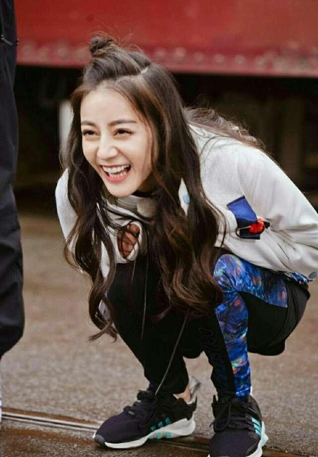 热巴被曝耍大牌经过（迪丽热巴被爆耍大牌的背后隐情）