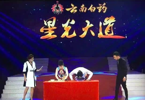 梁宏达评论毕福剑事件（梁宏达说星光大道只有两种选择）