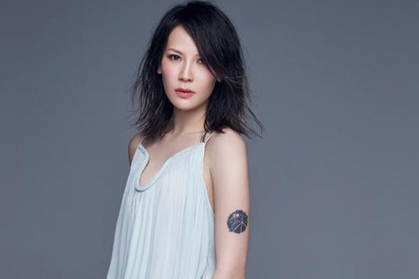 杨乃文的个人资料（从6岁开始学习钢琴大学并没有选择音乐相关的专业）(3)_