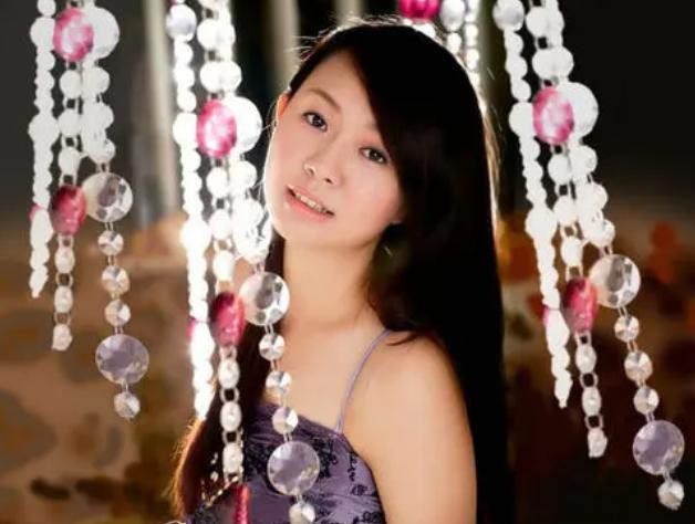 卓一婷其实是卓依婷吗（巅峰隐退被传去世卓依婷究竟去哪了）