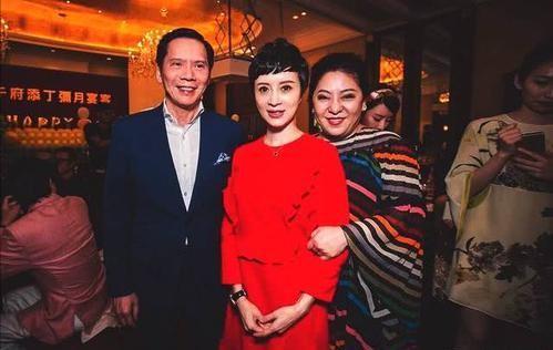 金巧巧潜规则照片（轻松上位金巧巧当三铁证）