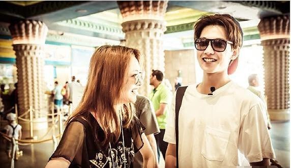 杨洋为什么不喜欢郑爽（杨洋在节目和活动中都已给了答案）