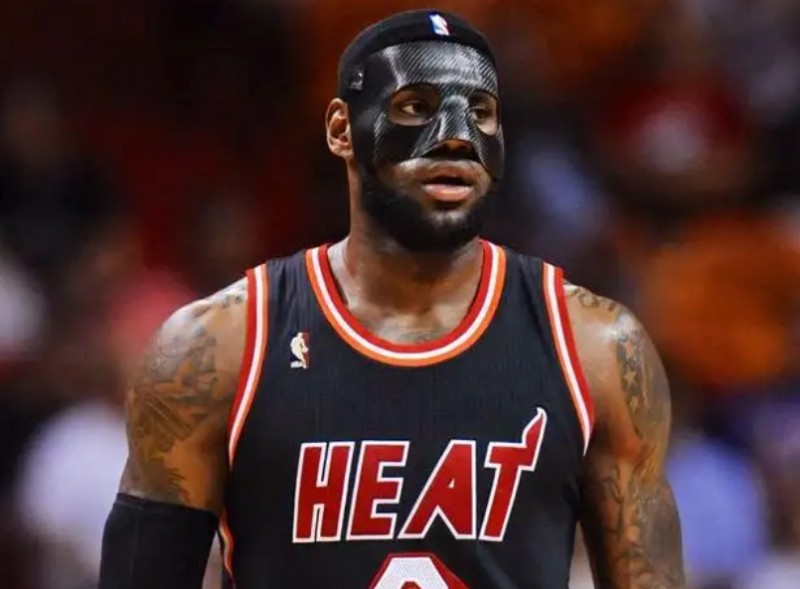 科比面具神似佐罗（NBA戴过黑色面具的5大球星）