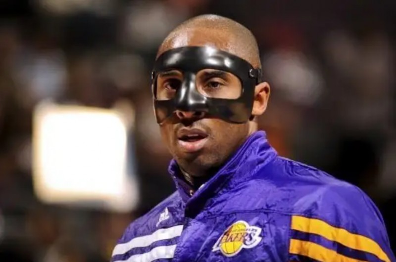 科比面具神似佐罗（NBA戴过黑色面具的5大球星）