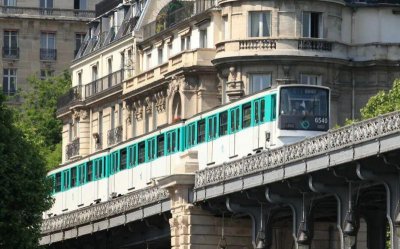 ​惊魂周末死尸图片（巴黎地铁6号线惊现烧焦尸体）