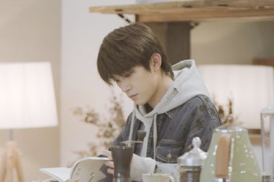 ​易烊千玺胖了十斤，网友调侃慈祥了许