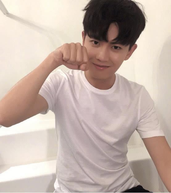 任嘉伦一家三口住在哪里（看看任“国超”的豪宅）