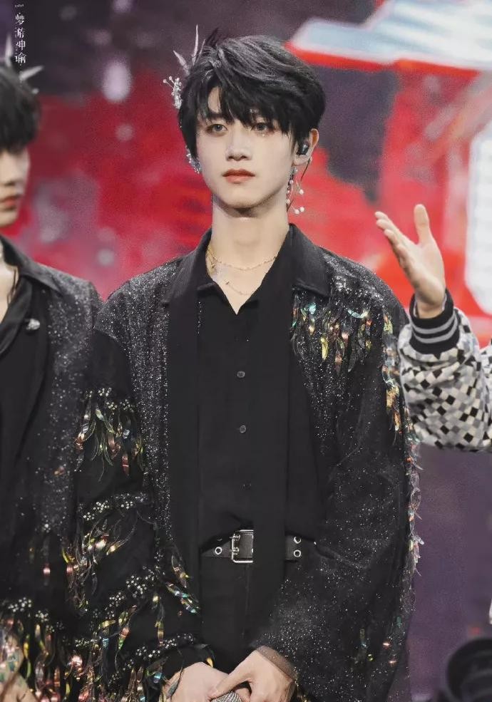 朱志鑫原名叫什么的资料（山城少年 朱志鑫的简介）