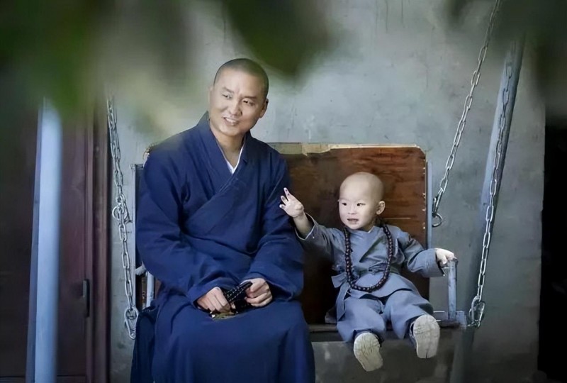 凤姐如何去的美国（靠卖丑走红的罗玉凤现状和）