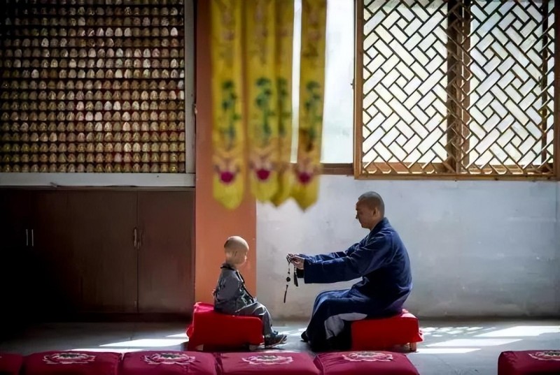 凤姐如何去的美国（靠卖丑走红的罗玉凤现状和）