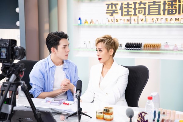 李佳琦在哪里直播 李佳琦什么时候直播