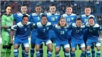 ​乌贼刘语熙微博（乌贼刘被ps满屏幕国足赢球不介意）