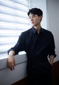 ​龚俊倒三角身材（龚俊晒All Black造型写真）