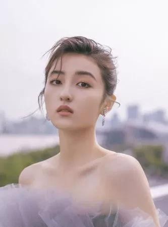 张子枫个人资料（明星的秀之女星张子枫）